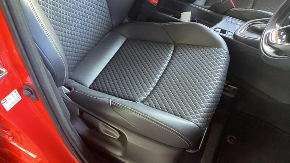 Toyota Yaris 1.5 Hybrid Design Cvt Black #17
