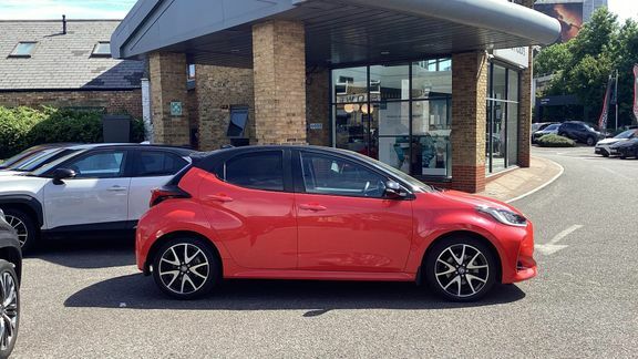 Toyota Yaris 1.5 Hybrid Design Cvt Black #22