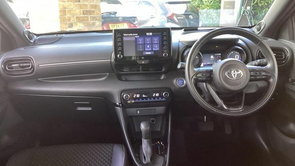 Toyota Yaris Launch Edition 1.5 Hybrid  #6