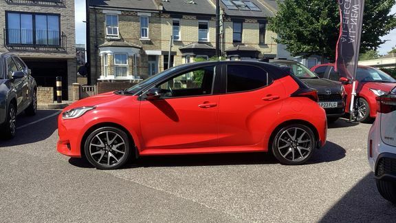 Toyota Yaris 1.5 Hybrid Design Cvt Black #23