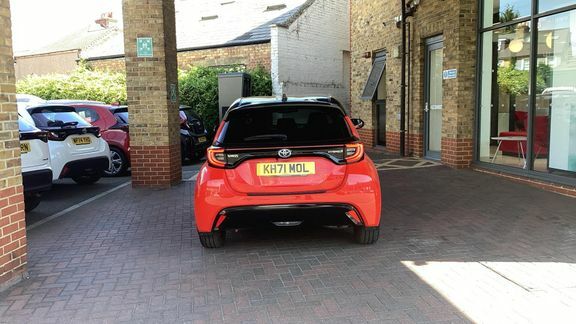Toyota Yaris 1.5 Hybrid Design Cvt Black #25