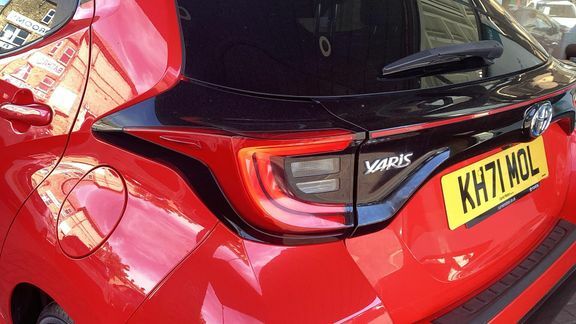 Toyota Yaris 1.5 Hybrid Design Cvt Black #21