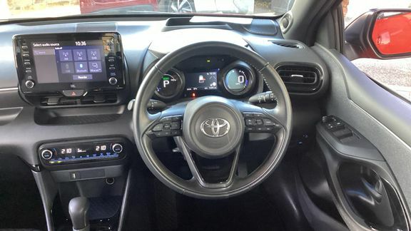 Toyota Yaris 1.5 Hybrid Design Cvt Black #7
