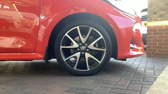 Toyota Yaris 1.5 Hybrid Design Cvt Black #24