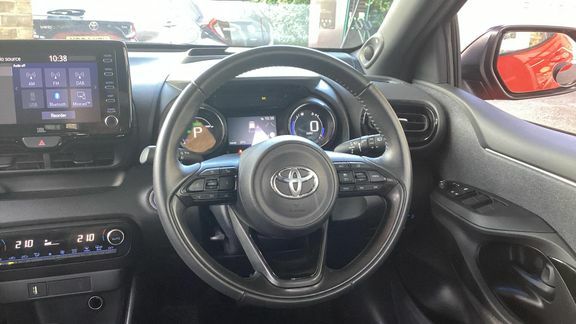 Toyota Yaris 1.5 Hybrid Design Cvt Black #10