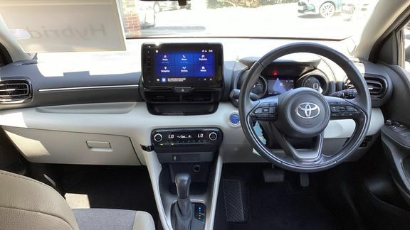 Toyota Yaris Excel White #6
