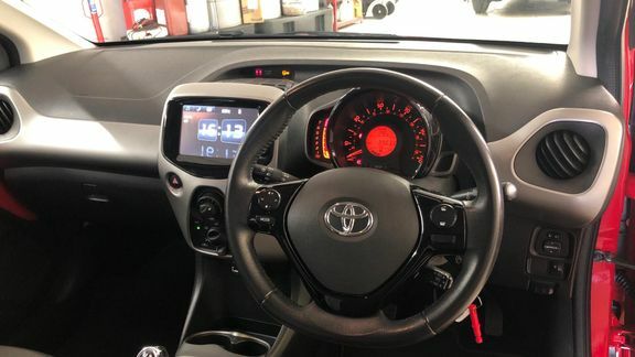 Toyota Aygo 1.0 Vvt-i X-play Euro 5 Euro 5 Red #6