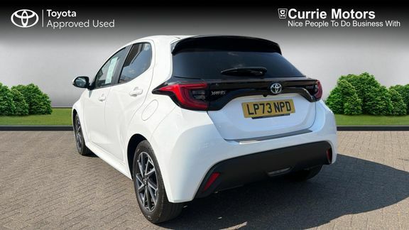 Toyota Yaris Design LP73NPD White #4