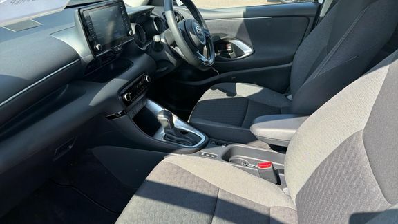 Toyota Yaris Design LP73NPD White #5