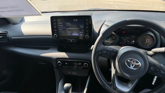 Toyota Yaris Design LP73NPD White #6