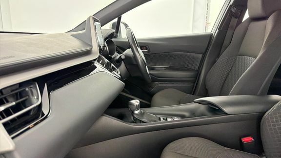 Toyota C-Hr Icon 1.8 White #5