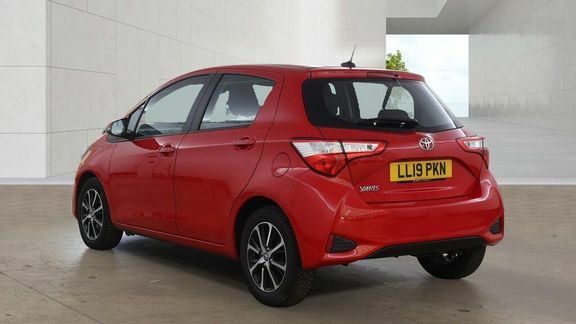 Toyota Yaris 1.5 Vvt-i Icon Tech Cvt Euro 6 Red #3