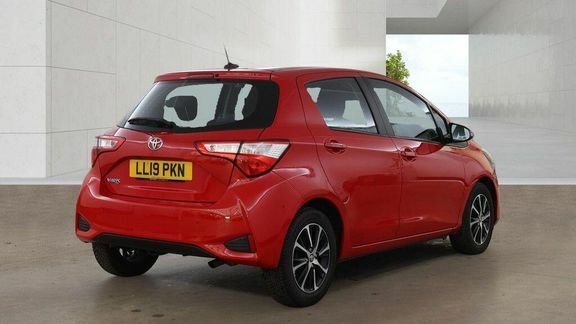 Toyota Yaris 1.5 Vvt-i Icon Tech Cvt Euro 6 Red #4