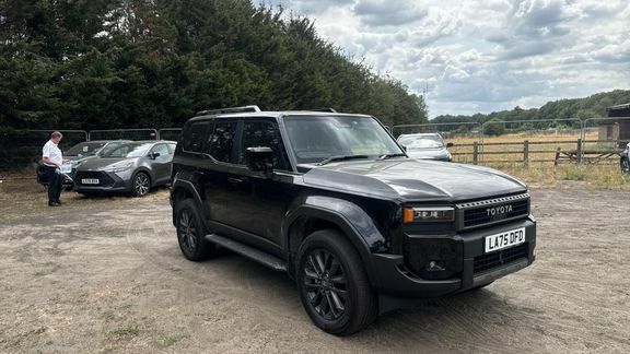 Toyota Land Cruiser Invincible 5 Seats Pan Roof Black