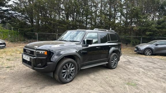 Toyota Land Cruiser Invincible 5 Seats Pan Roof Black #3