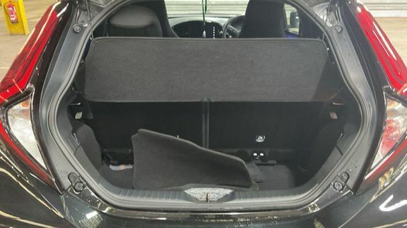 Toyota Aygo X Hatchback Green #9
