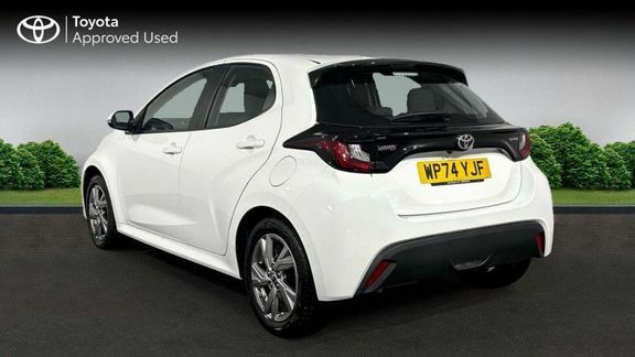 Toyota Yaris Icon White #3