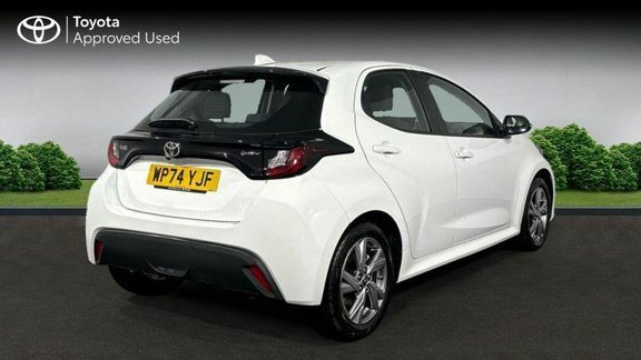 Toyota Yaris Icon White #2