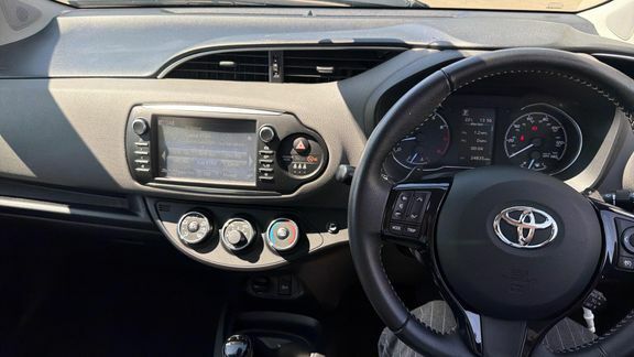 Toyota Yaris Icon Tech 1.5 Red #6