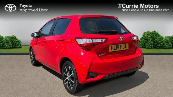 Toyota Yaris Icon Tech 1.5 Red #4