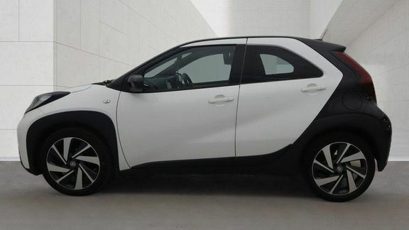 Toyota Aygo X Edge Manual White #6