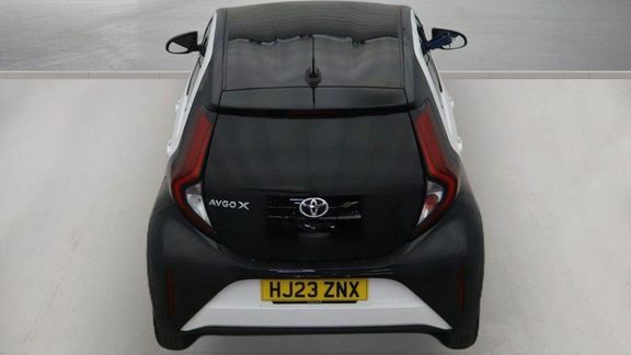 Toyota Aygo X Exclusive Green #8