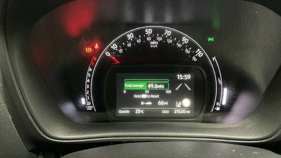Toyota Aygo X Exclusive Green #12