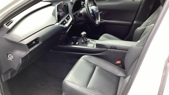 Lexus UX F Sport Design White #6