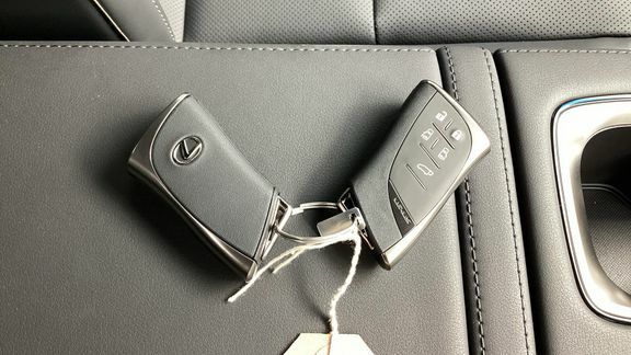 Lexus LM 350H Takumi Silver #27