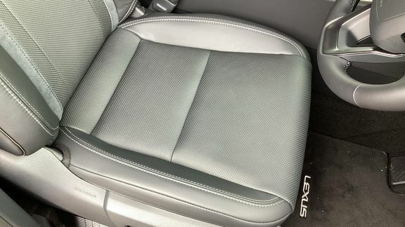 Lexus LM 350H Takumi Silver #18