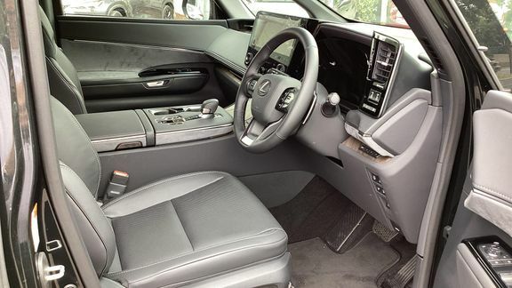 Lexus LM 350H Takumi Silver #13