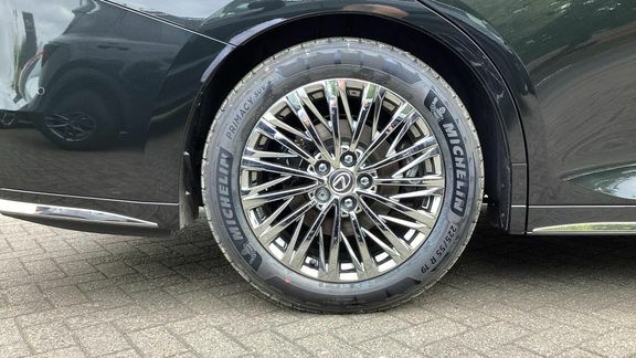 Lexus LM 350H Takumi Silver #24