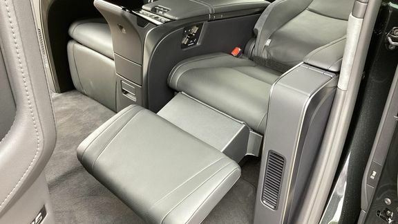 Lexus LM 350H Takumi Silver #19