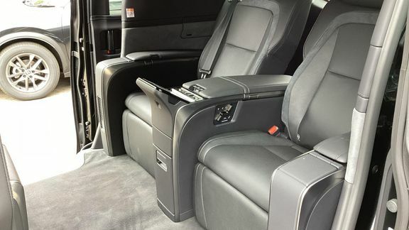 Lexus LM 350H Takumi Silver #16