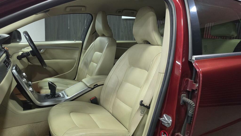 Volvo V70 Se Nav Red #2