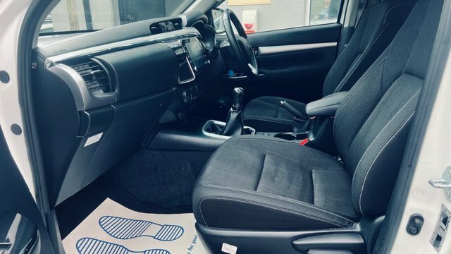 Toyota HILUX D-4d Icon Pickup Double White #6