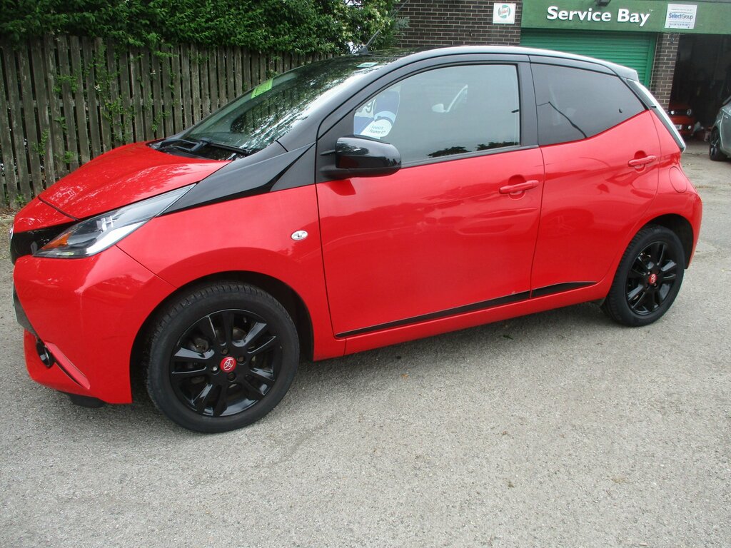 Toyota Aygo 1.0 Vvt-i X-cite 4 Red Bi-tone Hatchback Petro Red