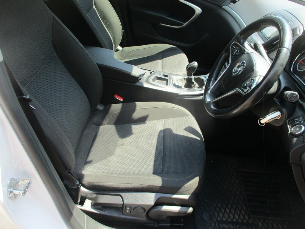 Vauxhall Insignia 2017 67 2.0 White #12