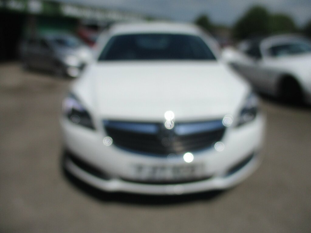 Vauxhall Insignia 1.6 Cdti Ecoflex Design Hatchback Manua White #2