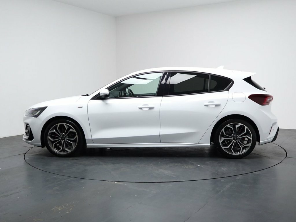 Ford Focus 1L St-line Vignale MF72YLT White #6