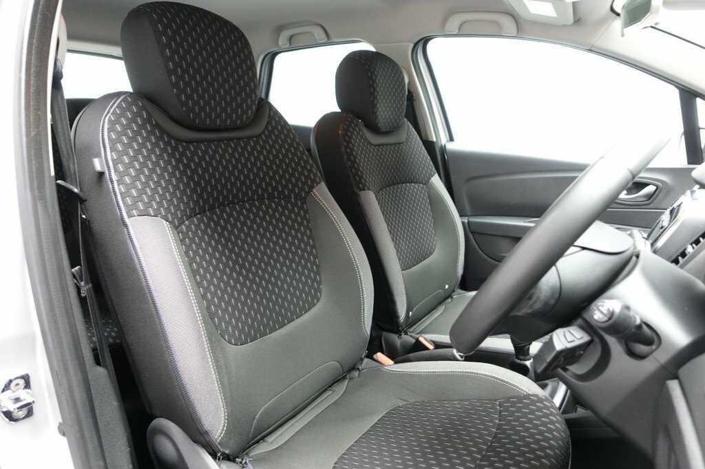 Renault Captur 0.9L Dynamique Nav SK67BKV Silver #3
