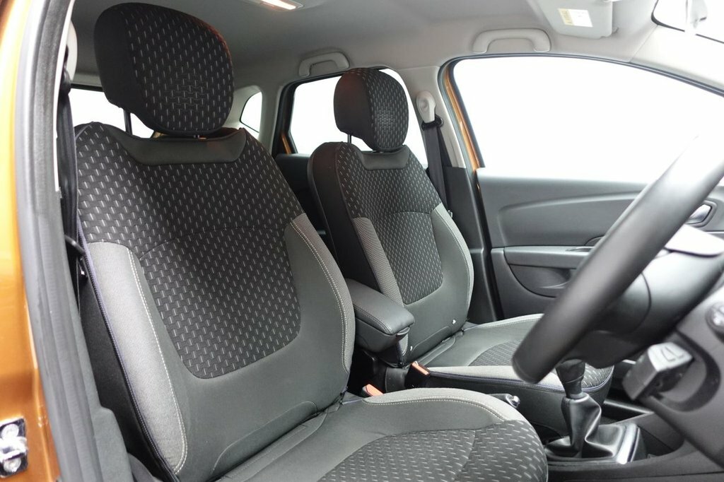Renault Captur 0.9L Dynamique S Nav NX67JXN Orange #3