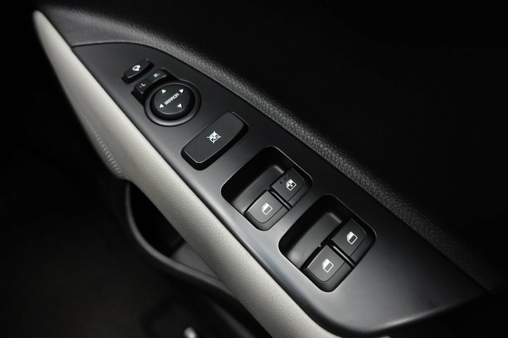 Kia Stonic 1.0T Gdi 2 2017 White #30