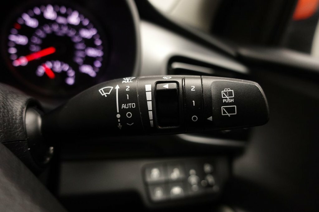 Kia Stonic 1.0T Gdi 2 2017 White #24