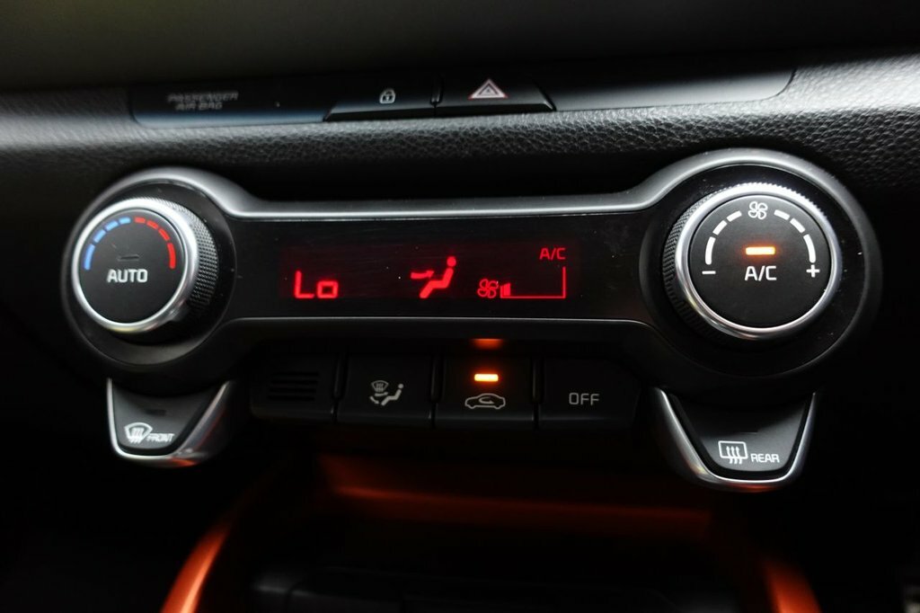 Kia Stonic 1.0T Gdi 2 2017 White #26