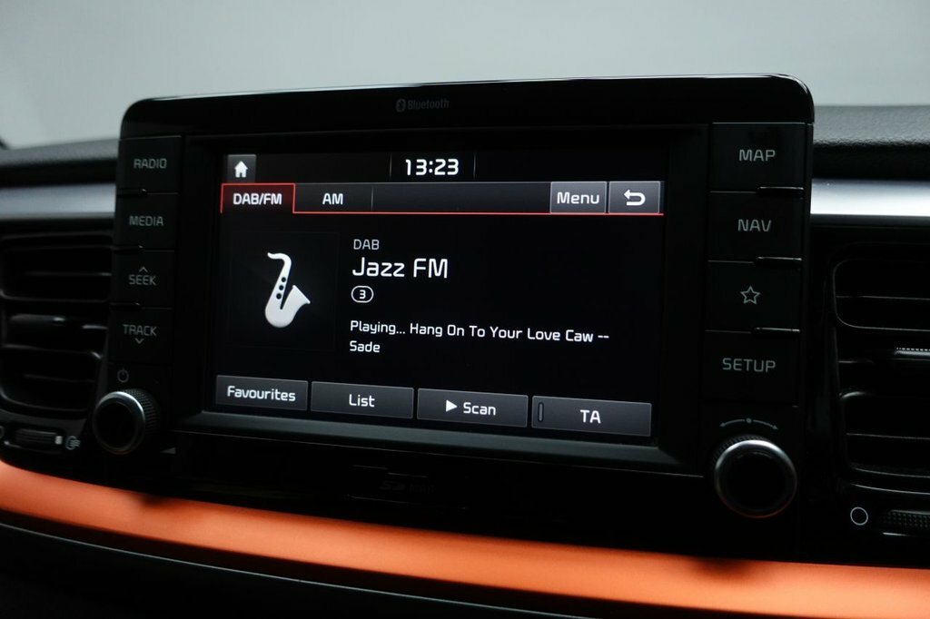 Kia Stonic 1.0T Gdi 2 2017 White #16