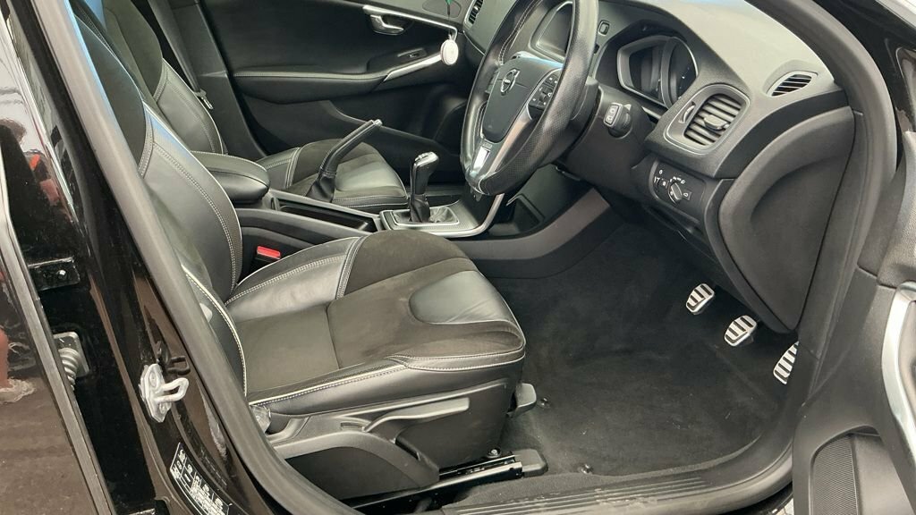 Volvo V40 2L R-design Nav Plus Black #3
