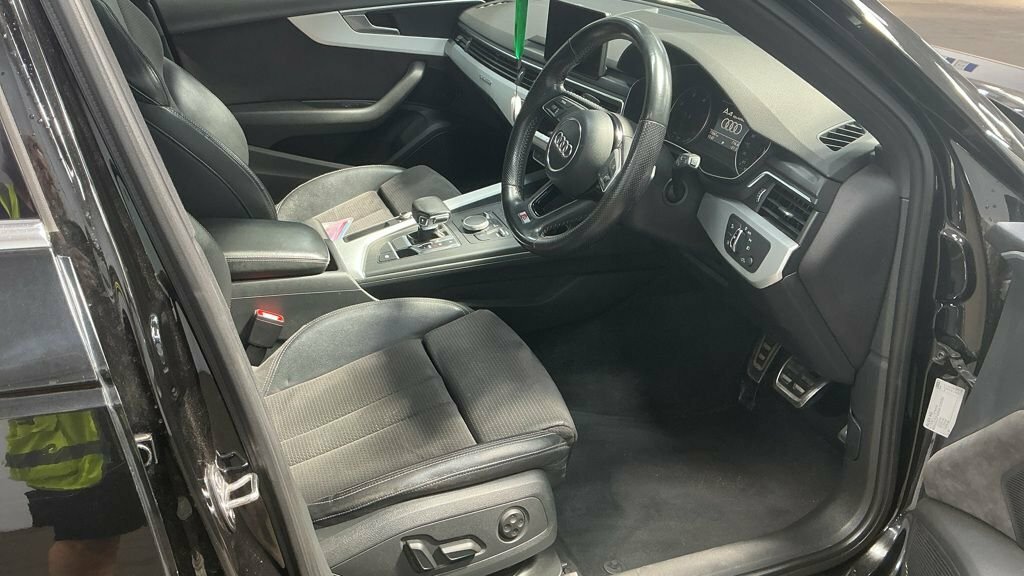 Audi A4 Avant 2L S Line Black #3