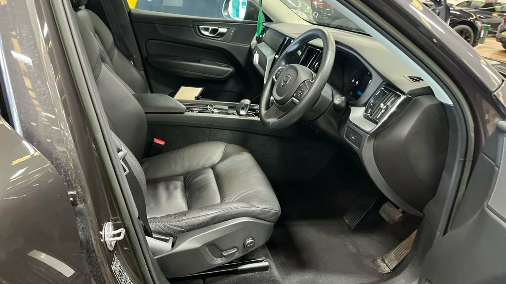 Volvo XC60 2L Core HT72UFG Grey #6