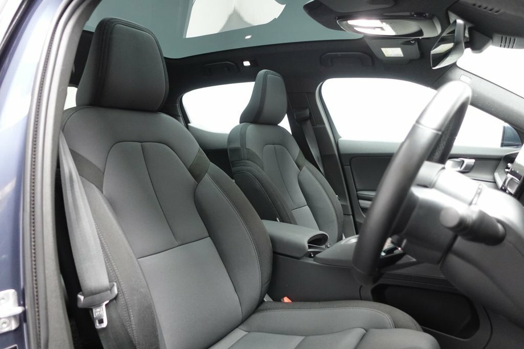 Polestar 2 Hatchback OE71GLJ Black #3